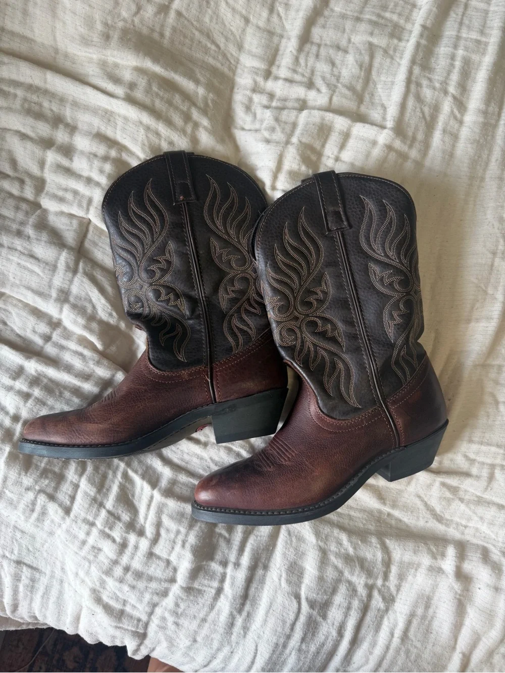Laredo Brown Leather Accent Women's Boot Label Detail - Picture 2 of 6